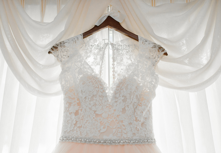 Lauren and Kyles wedding at Essex Golf and Country Club photographed by Jillian Wilhelm Photography