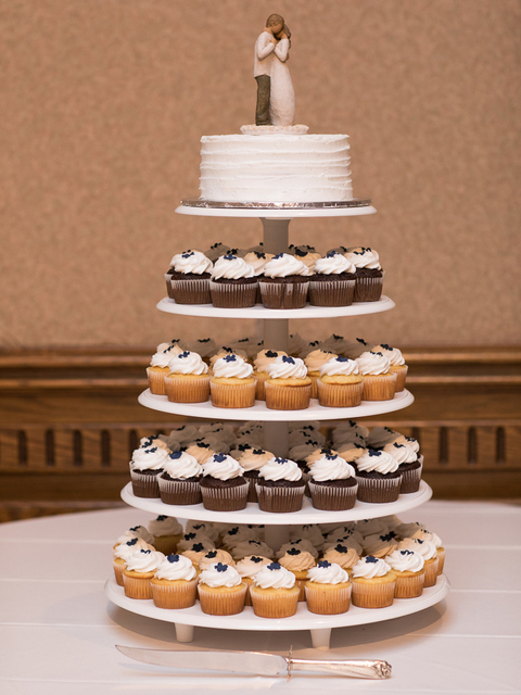 Deanna and Matts Wedding photographed by Jillian Wilhelm of Jillian Wilhelm Photography in Windosr Ontario at the Caboto CLub