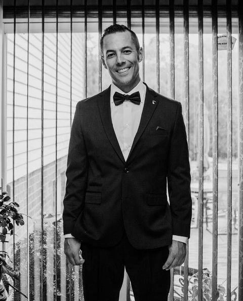 Jake and Calie's wedding in Windsor Ontario photographed by Jillian Wilhelm Photography at Fogolar Club and JP Wisers