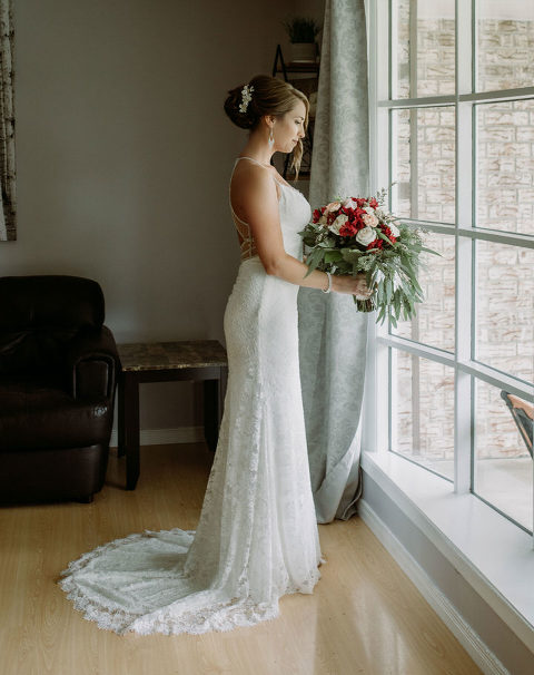 Jake and Calie's wedding in Windsor Ontario photographed by Jillian Wilhelm Photography at Fogolar Club and JP Wisers