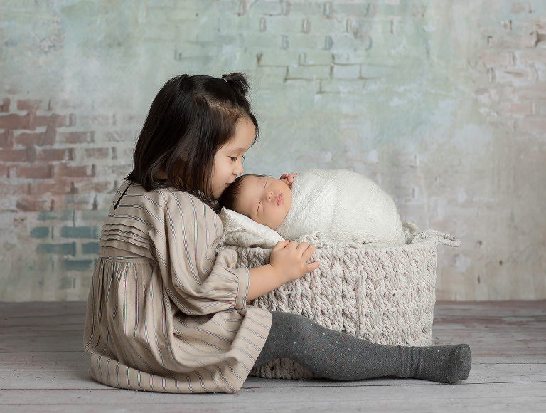 Newborn Studio session with Everyn and big sister photographed by jillian wilhelm photography in Windsor Ontario