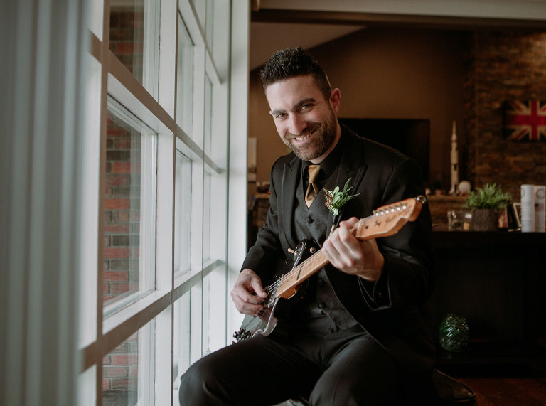 Jen and Aarons wedding in Windsor Ontario photographed by Jillian Wilhelm of Jillian Wilhelm Photography. Jillian Wihelm Photography is a full service studio serving southwest ontario and destinations around the world.