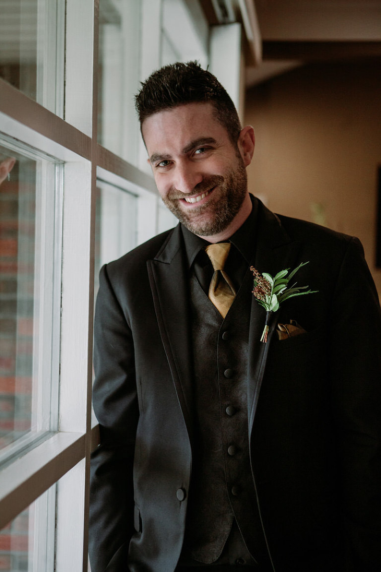 Jen and Aarons wedding in Windsor Ontario photographed by Jillian Wilhelm of Jillian Wilhelm Photography. Jillian Wihelm Photography is a full service studio serving southwest ontario and destinations around the world.