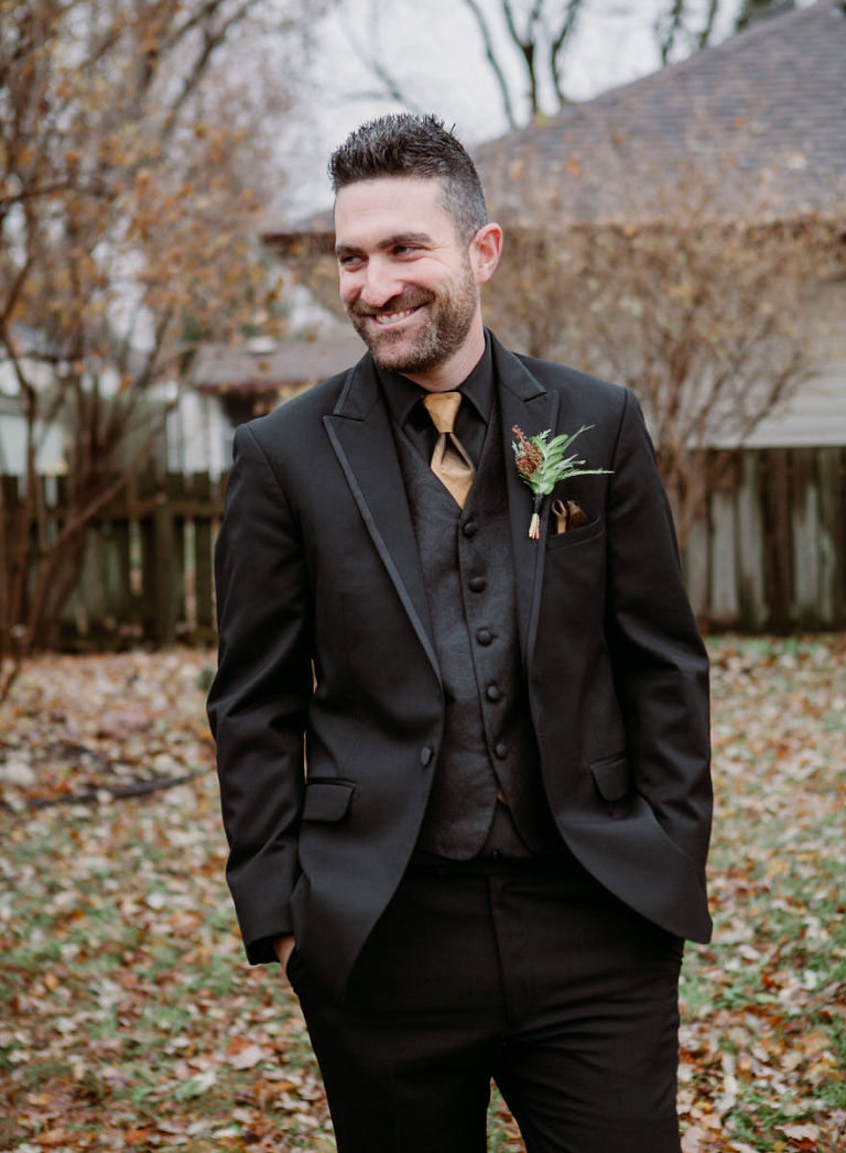 Jen and Aarons wedding in Windsor Ontario photographed by Jillian Wilhelm of Jillian Wilhelm Photography. Jillian Wihelm Photography is a full service studio serving southwest ontario and destinations around the world.