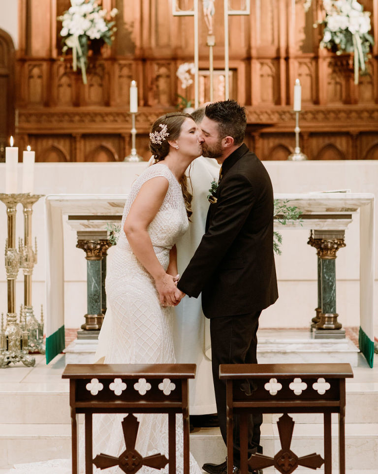 Jen and Aarons wedding in Windsor Ontario photographed by Jillian Wilhelm of Jillian Wilhelm Photography. Jillian Wihelm Photography is a full service studio serving southwest ontario and destinations around the world.