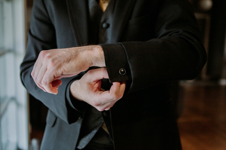 Jen and Aarons wedding in Windsor Ontario photographed by Jillian Wilhelm of Jillian Wilhelm Photography. Jillian Wihelm Photography is a full service studio serving southwest ontario and destinations around the world.