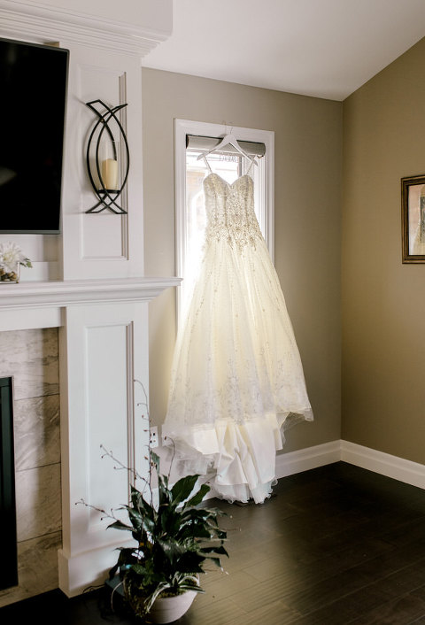 Melissa and Keiths wedding in Windsor Ontario at the Caboto Club photographed by Jillian Wilhelm of Jillian Wilhelm Photography, windsor wedding photographer.