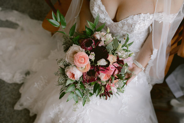 Windsor Caboto Club Wedding Photographed by Jillian wilhelm Photography. Lisa and Robs windsor ontario wedding 