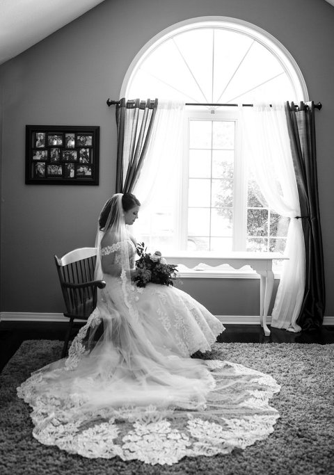Windsor Caboto Club Wedding Photographed by Jillian wilhelm Photography. Lisa and Robs windsor ontario wedding 