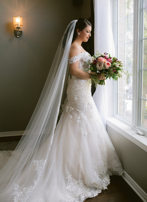 Windsor Caboto Club Wedding Photographed by Jillian wilhelm Photography. Lisa and Robs windsor ontario wedding 