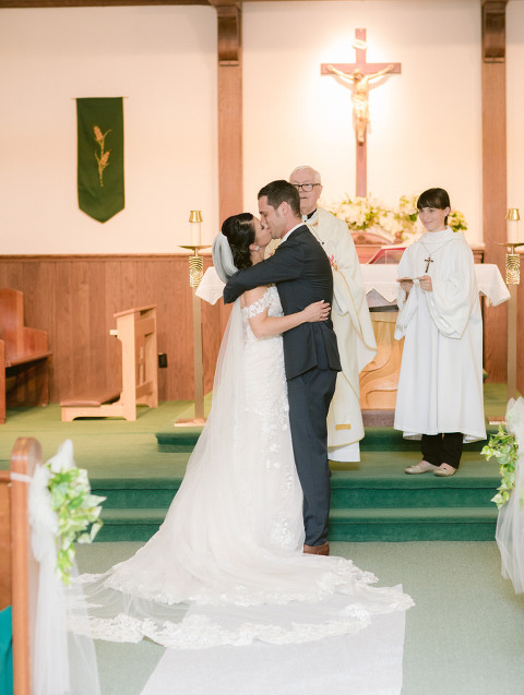 Windsor Caboto Club Wedding Photographed by Jillian wilhelm Photography. Lisa and Robs windsor ontario wedding 