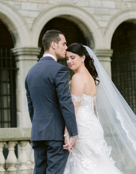 Windsor Caboto Club Wedding Photographed by Jillian wilhelm Photography. Lisa and Robs windsor ontario wedding 