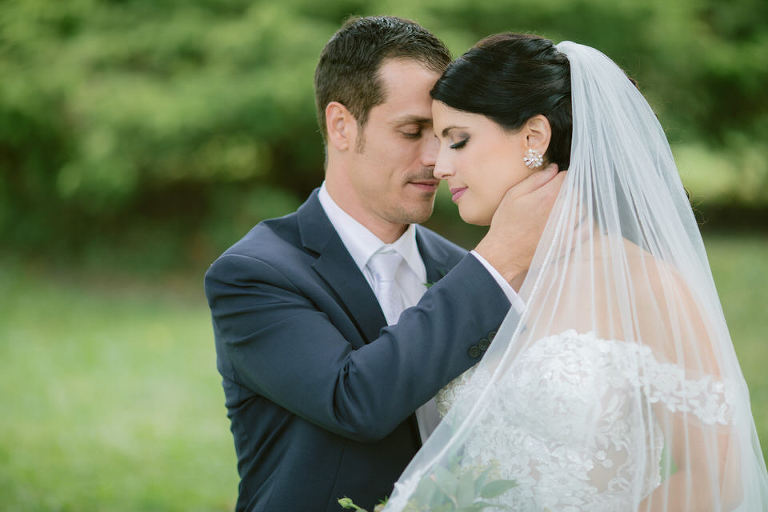 Windsor Caboto Club Wedding Photographed by Jillian wilhelm Photography. Lisa and Robs windsor ontario wedding 