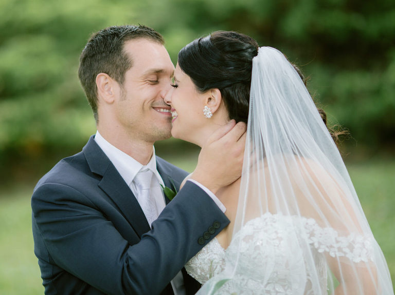 Windsor Caboto Club Wedding Photographed by Jillian wilhelm Photography. Lisa and Robs windsor ontario wedding 