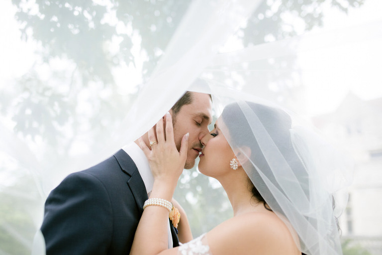 Windsor Caboto Club Wedding Photographed by Jillian wilhelm Photography. Lisa and Robs windsor ontario wedding 