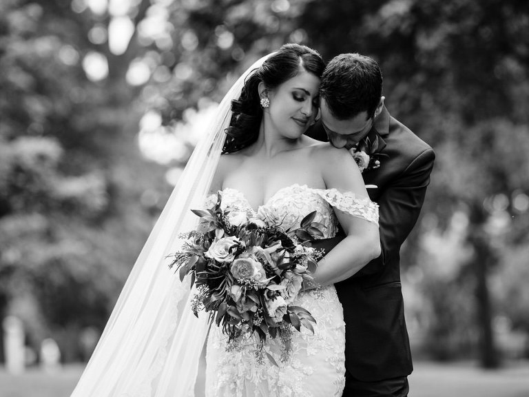 Windsor Caboto Club Wedding Photographed by Jillian wilhelm Photography. Lisa and Robs windsor ontario wedding 