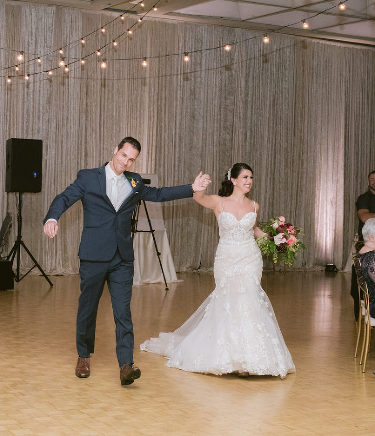 Windsor Caboto Club Wedding Photographed by Jillian wilhelm Photography. Lisa and Robs windsor ontario wedding 