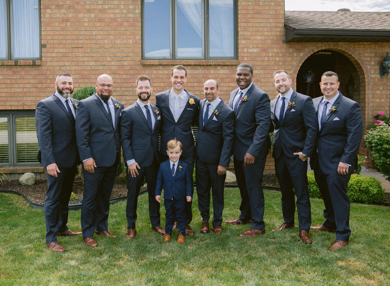 Windsor Caboto Club Wedding Photographed by Jillian wilhelm Photography. Lisa and Robs windsor ontario wedding 