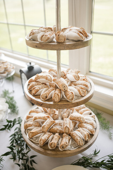 Ambassador Golf Club wedding photographed by Jillian Wilhelm Photography in Windsor Ontario. 