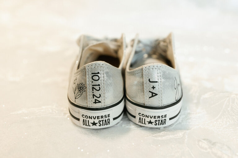 Jillian Wilhelm photography, Windsor Ontario wedding photographer. Windsor Ontario weddings